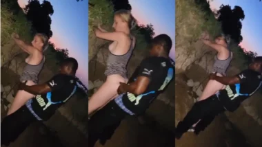 Negão macetando a loirinha no barranco enquanto o amigo filma